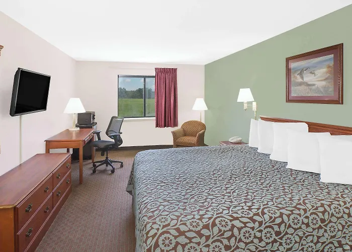 Days Inn & Suites By Wyndham Brinkley